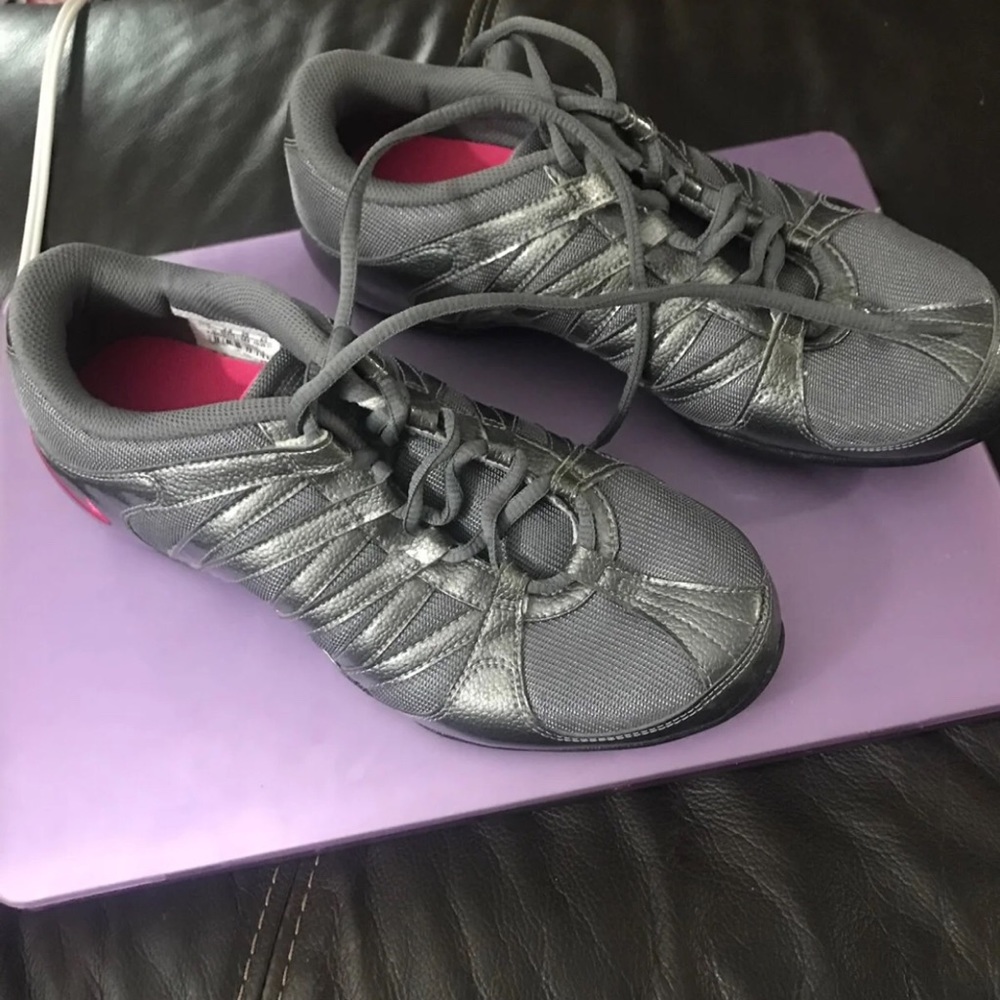 Nike Tennis Shoes/Sneakers - size 8